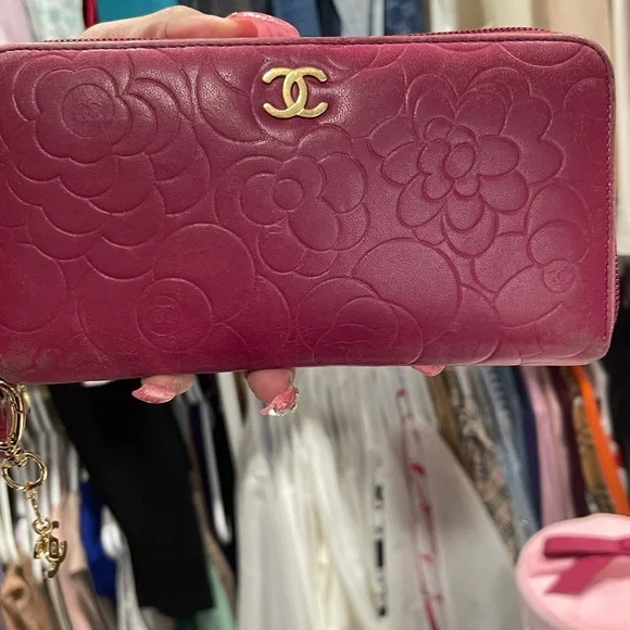 CHANEL Fuchsia Floral Embossed Wallet - Picture 9 of 16